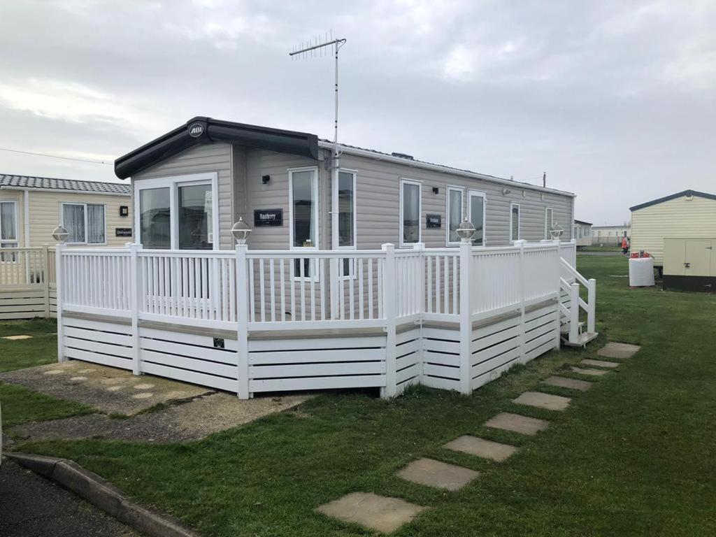 The Sherbourne Villa Selsey Exterior photo